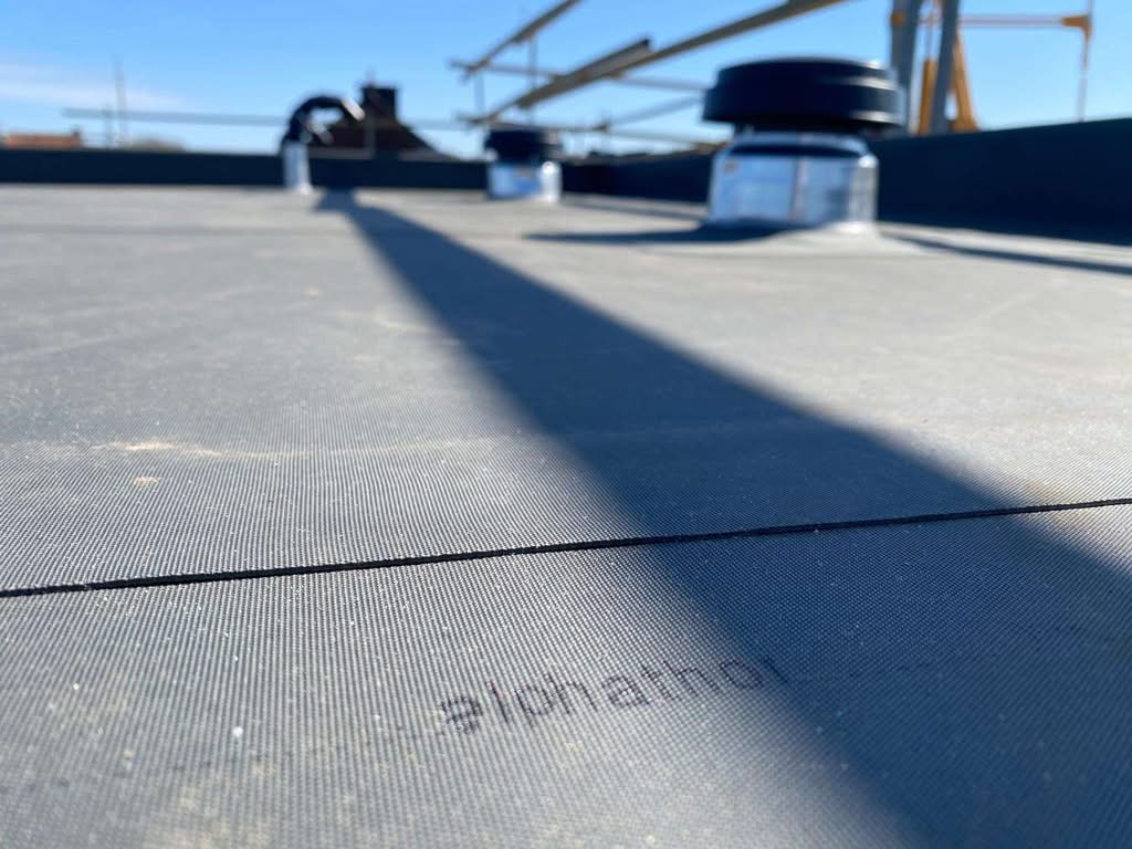 Alphator EPDM laten leggen door Johny Kril Construct